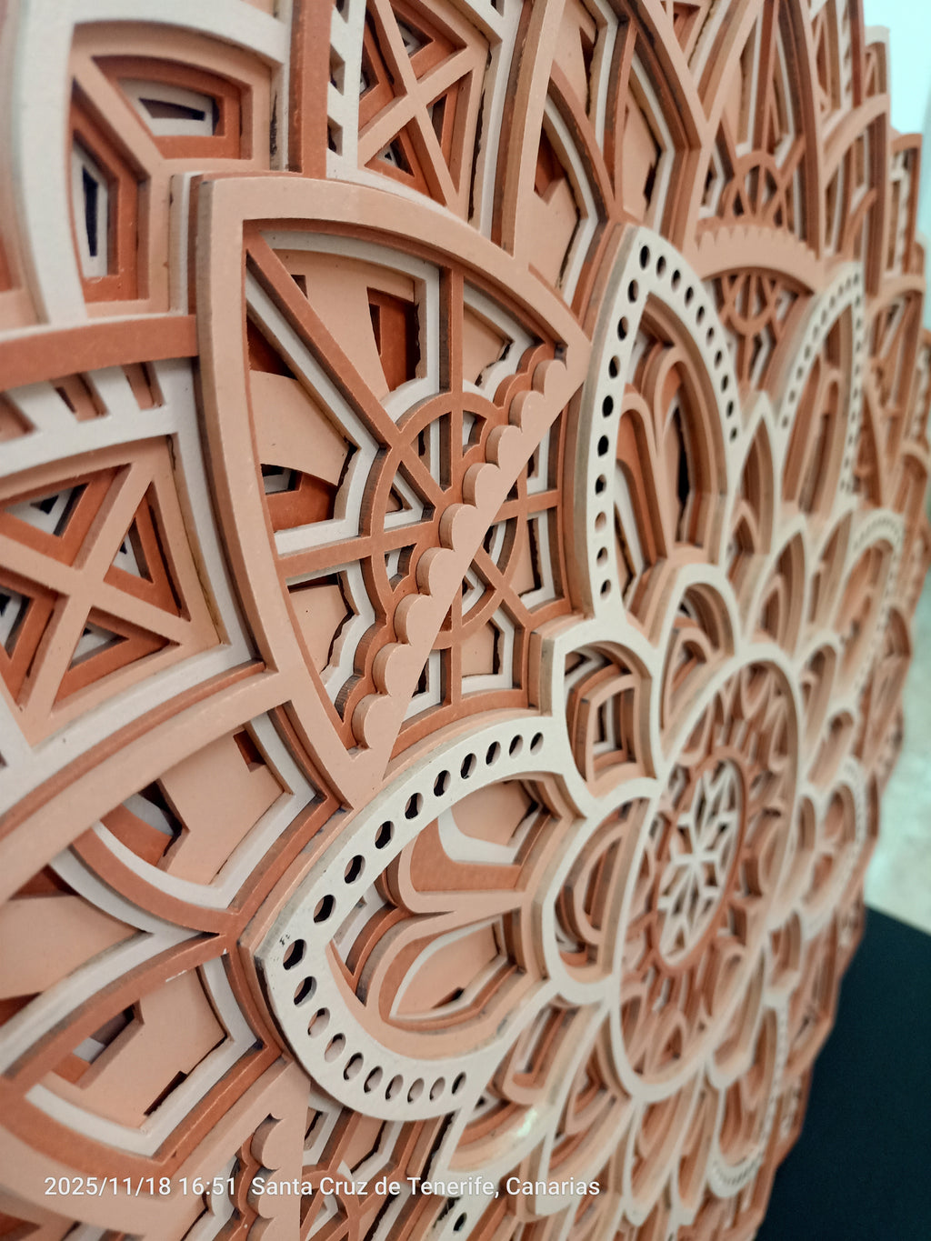 Decoración multicapa geométrica