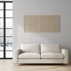 Panel ornamental modular geométrico como acento decorativo en salón